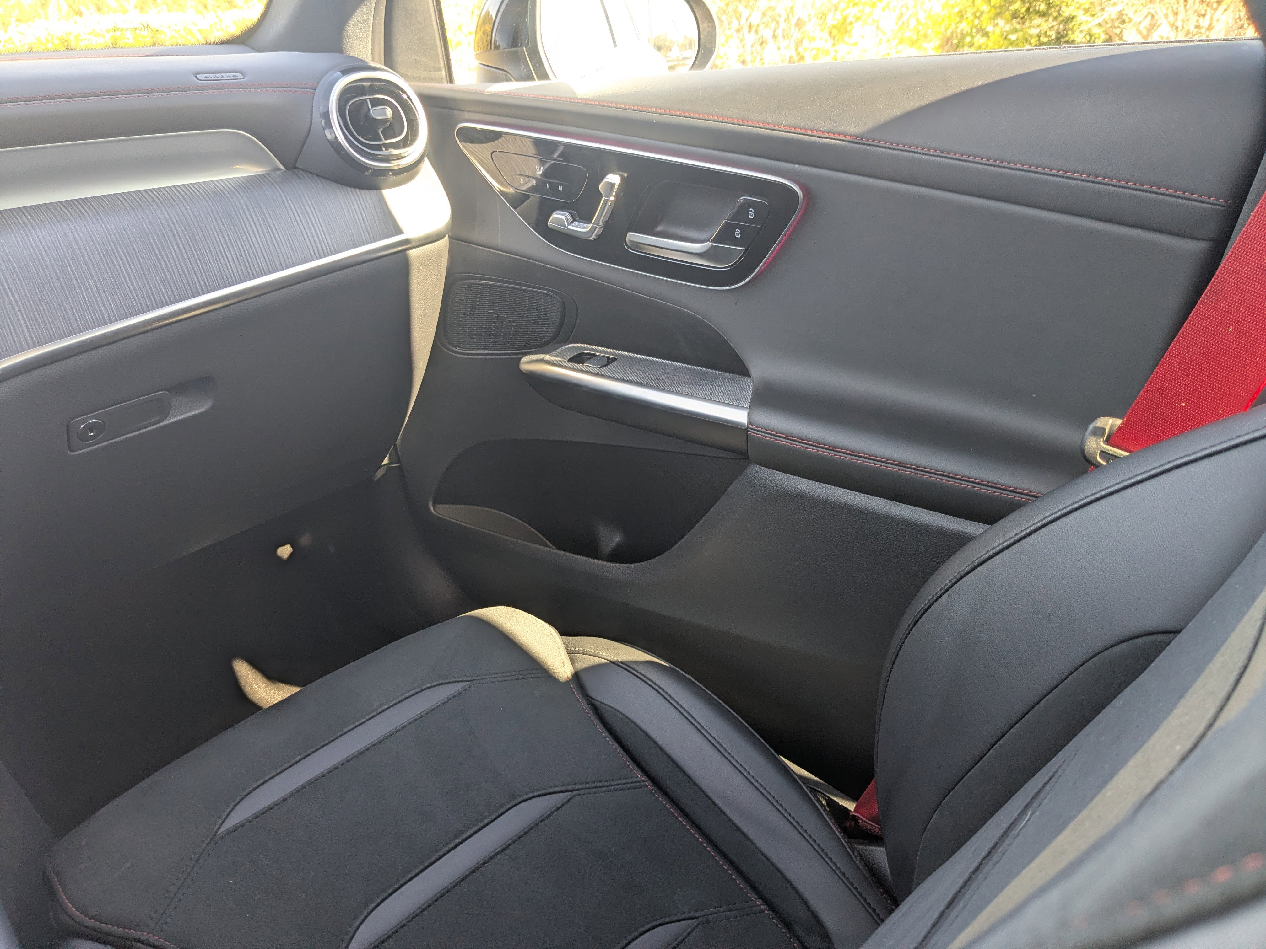 Used 2025 Mercedes-Benz GLC 43 AMG 4MATIC image 24