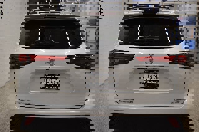 Used 2022 Toyota Highlander XLE image 11