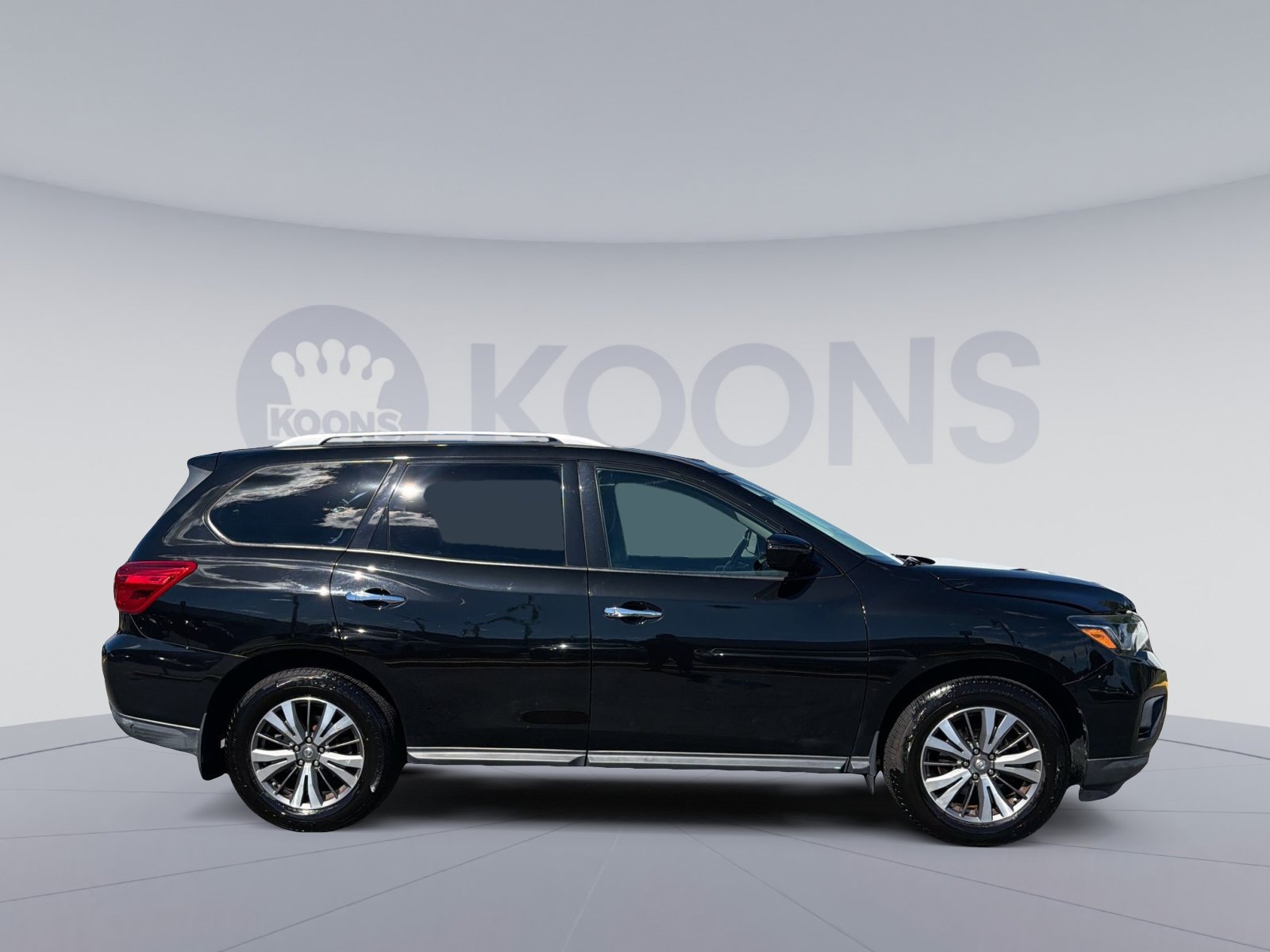 Used 2017 Nissan Pathfinder SV w/ SV Cold Weather Package AWD/4WD image 8