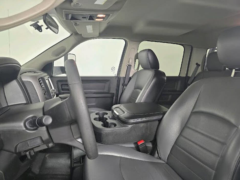 Used 2022 RAM 1500 Tradesman w/ Chrome Appearance Group image 10