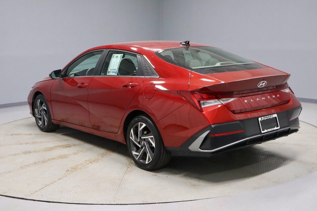 Certified 2025 Hyundai Elantra SEL image 14