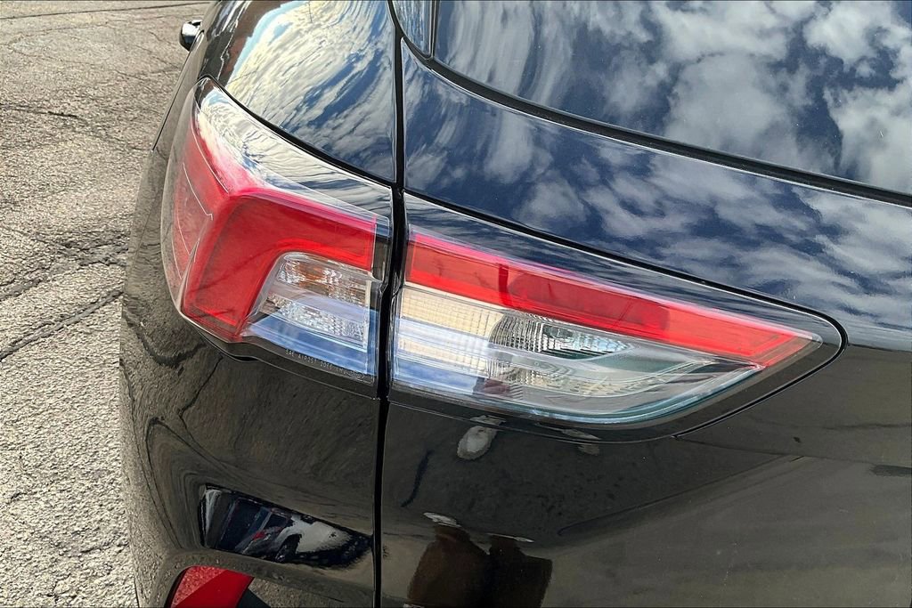 Used 2022 Ford Escape SE image 24