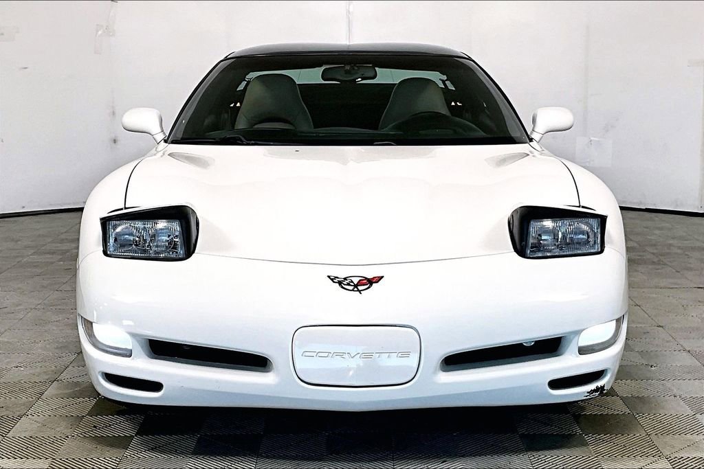 Used 2002 Chevrolet Corvette Coupe w/ Preferred Equipment Group2 image 3