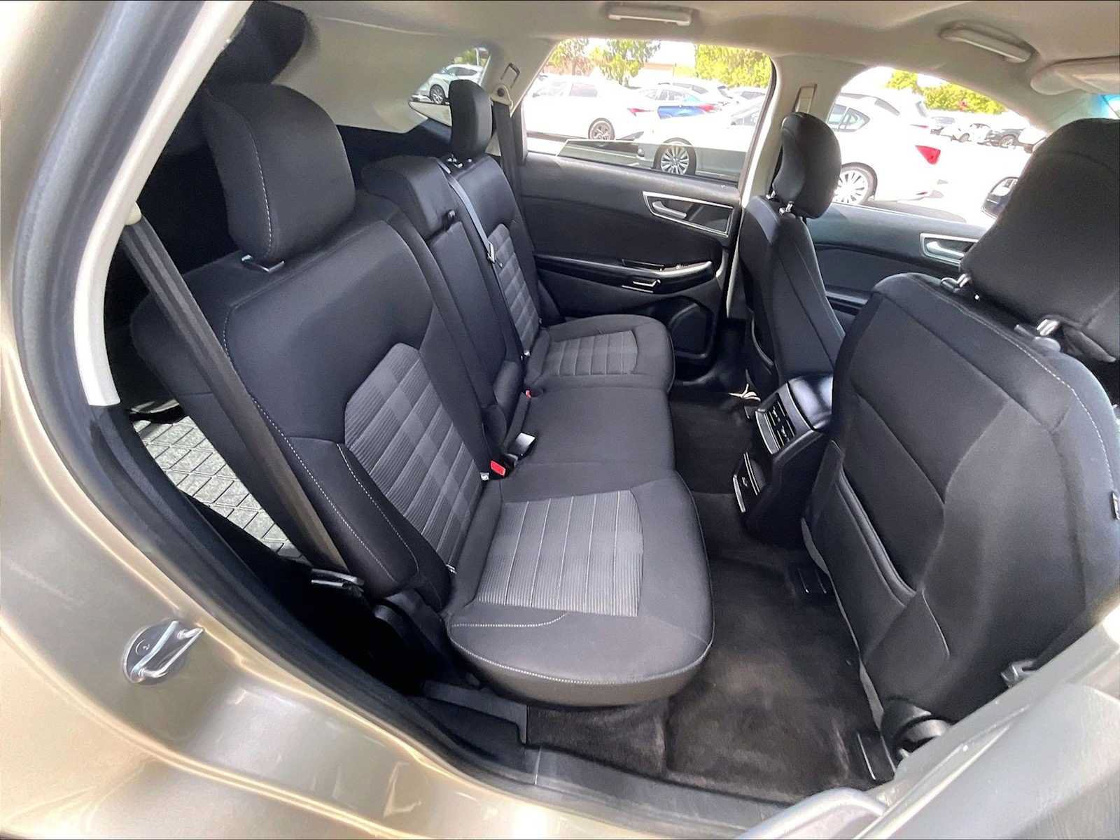Used 2018 Ford Edge SEL FWD image 28