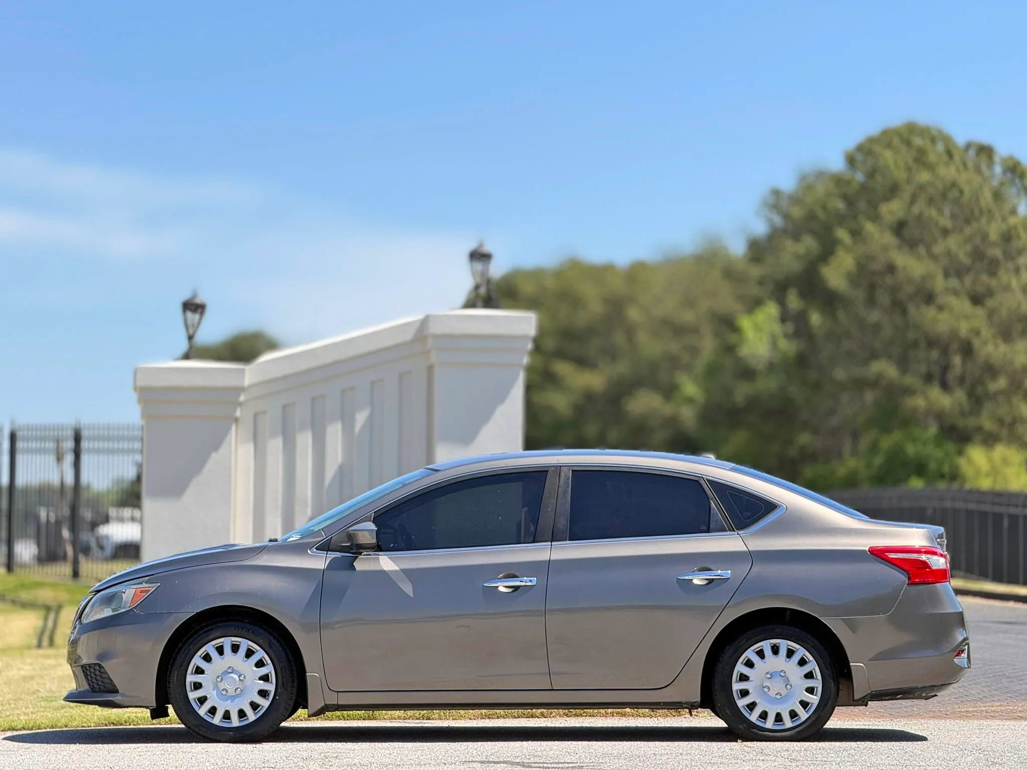 Used 2016 Nissan Sentra SV image 7