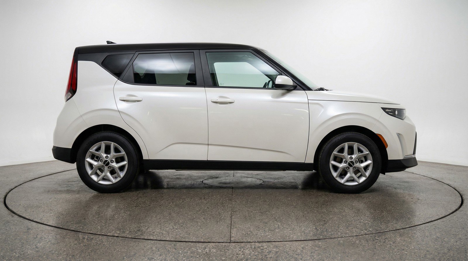 Used 2025 Kia Soul LX w/ LX Technology Package image 11