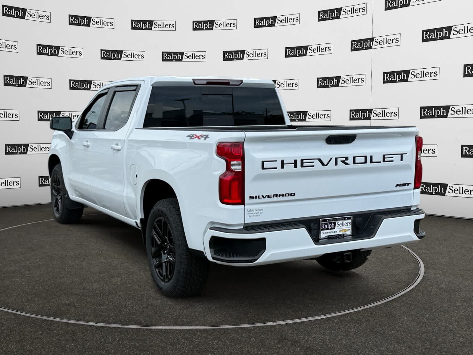 Used 2024 Chevrolet Silverado 1500 RST w/ Convenience Package II AWD/4WD image 4