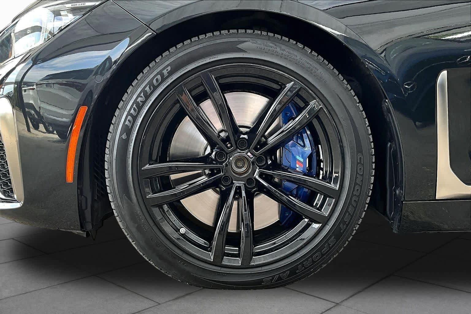 Used 2021 BMW M760i xDrive w/ Luxury Rear Seating Package AWD/4WD image 11