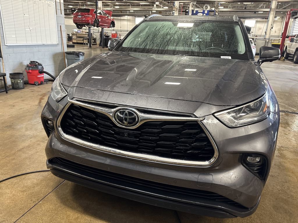 Used 2023 Toyota Highlander Limited image 7