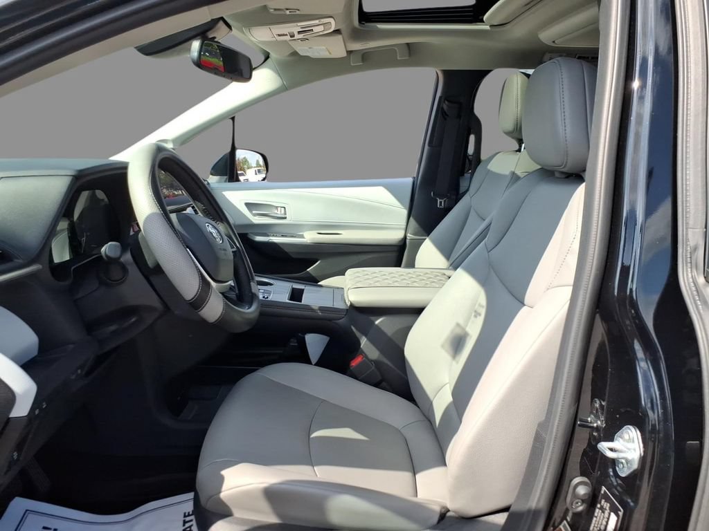 Used 2026 Toyota Sienna XLE AWD/4WD image 20