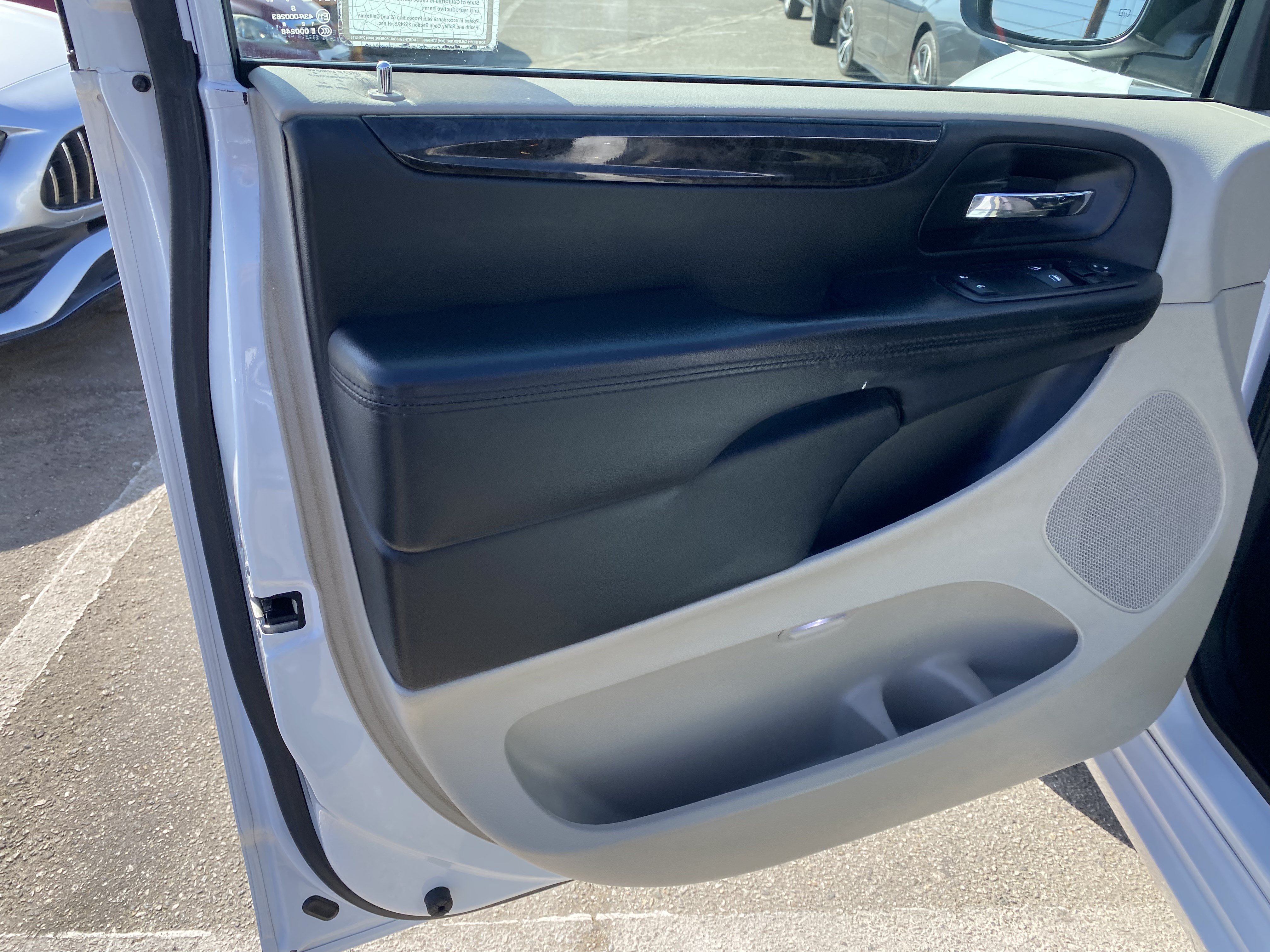 Used 2016 Dodge Grand Caravan SE w/ Quick Order Package 29E SE FWD image 12
