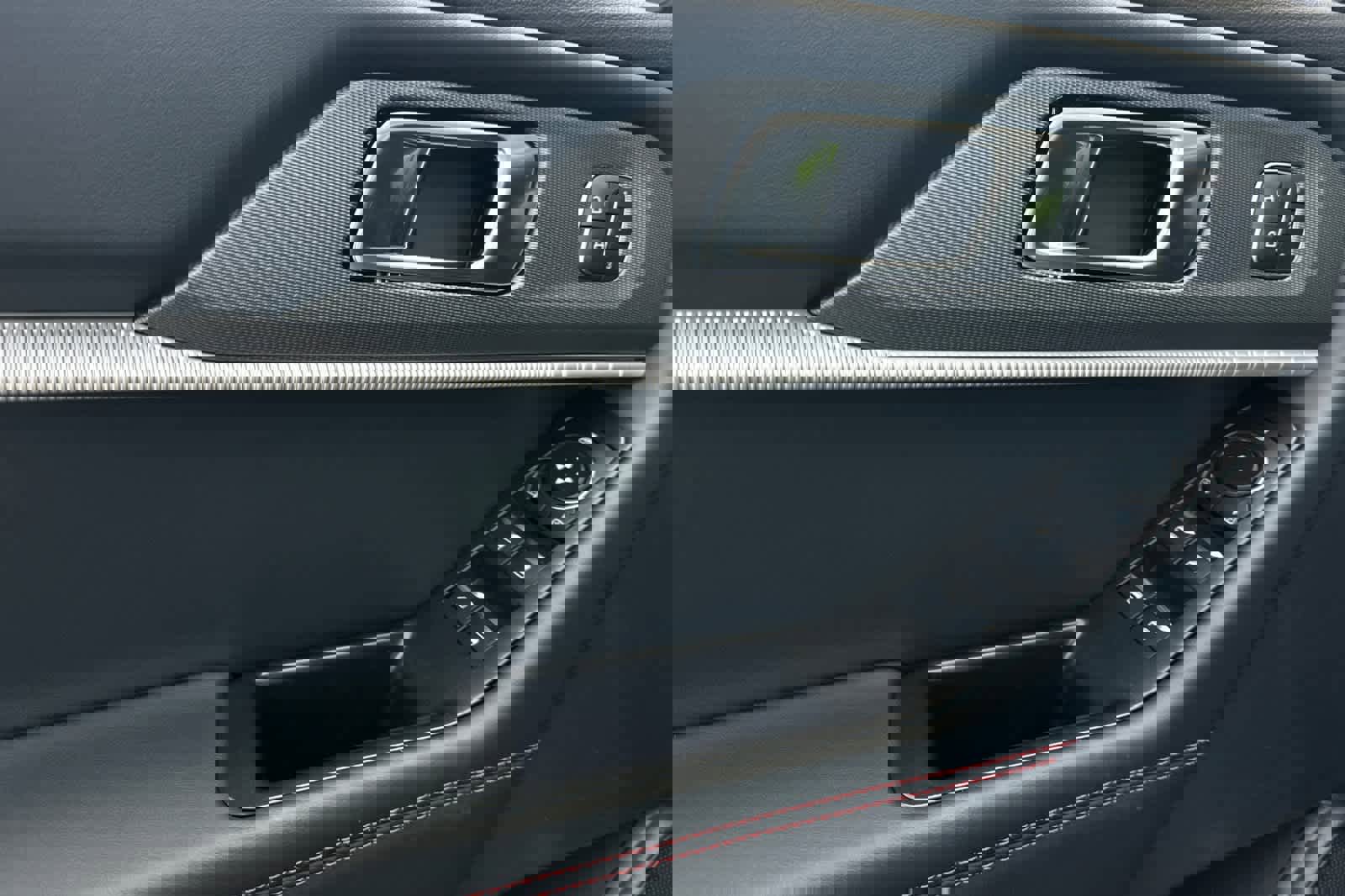 New 2026 Ford Explorer ST-Line w/ ST-Line Street Pack image 13