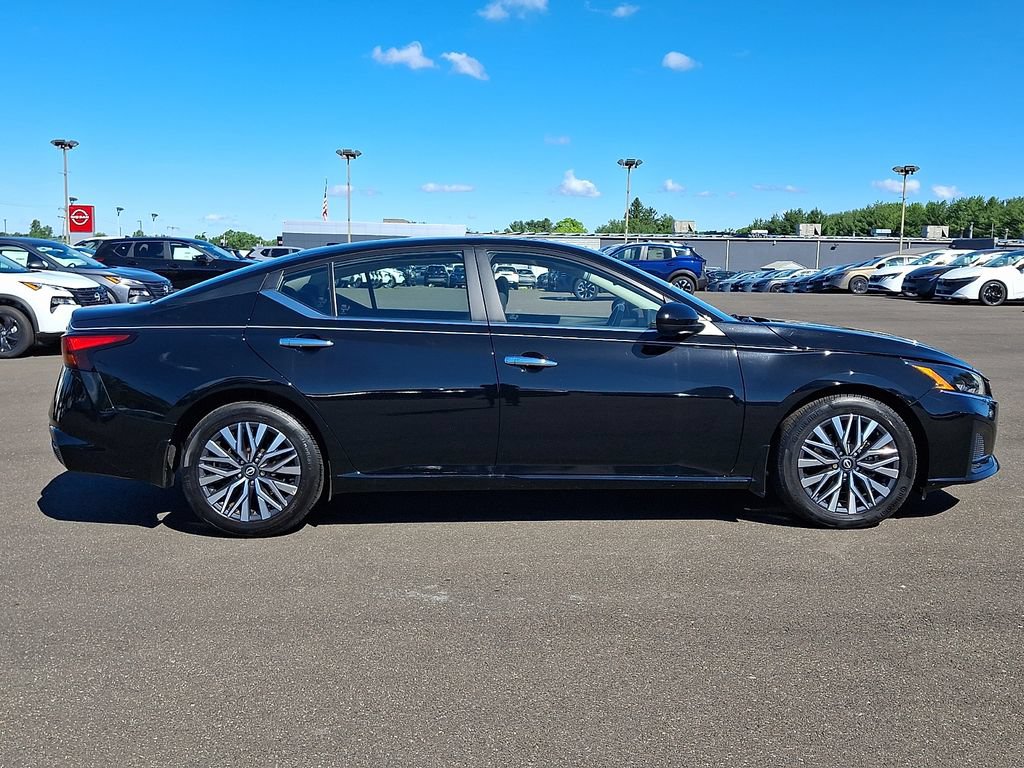 Certified 2023 Nissan Altima 2.5 SV w/ SV Premium Package FWD image 7