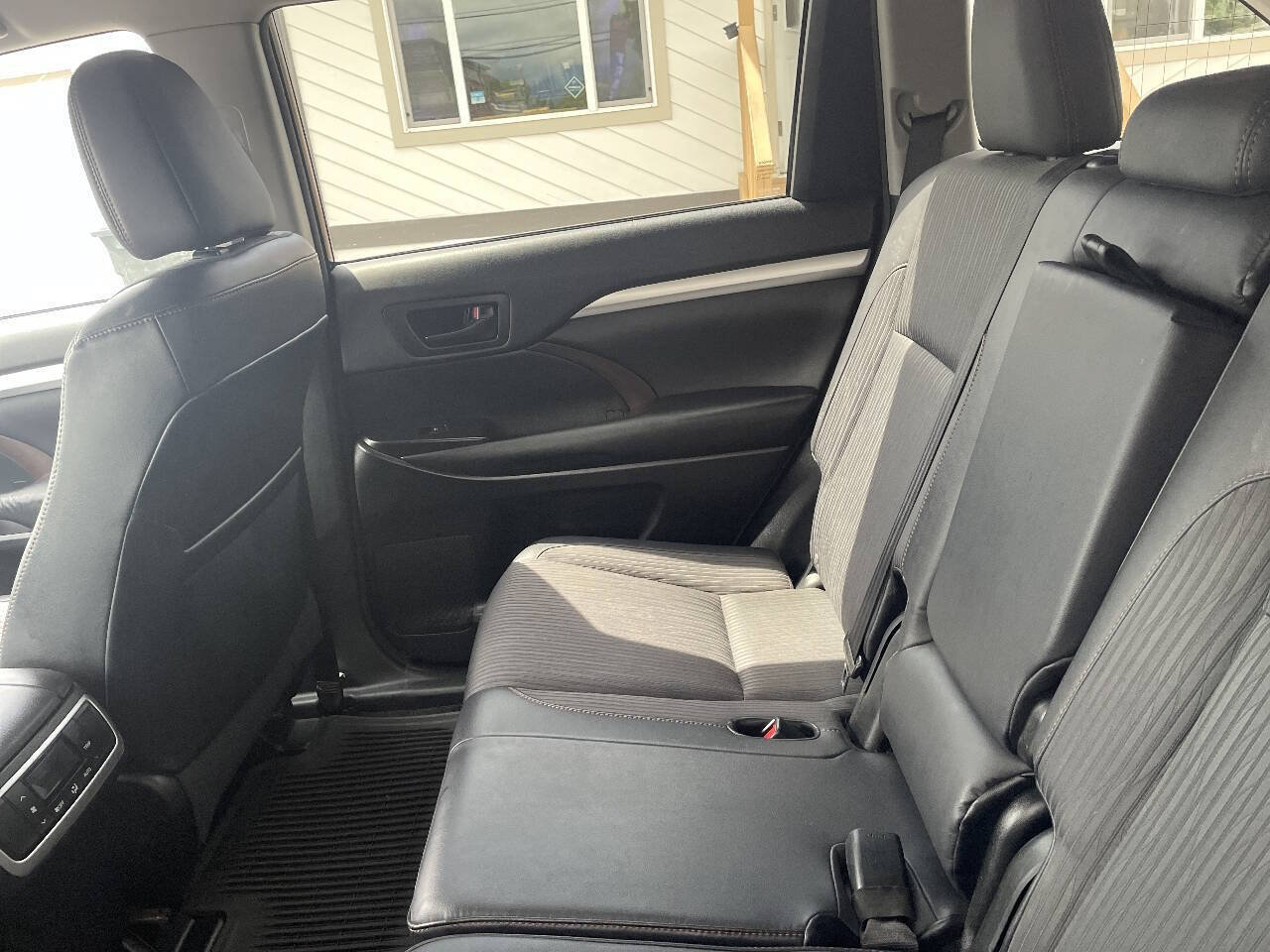 Used 2016 Toyota Highlander Plus AWD/4WD image 6
