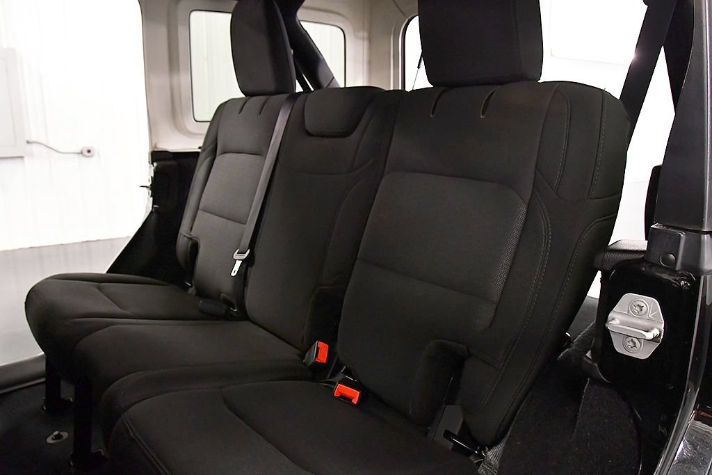 Used 2019 Jeep Wrangler Unlimited Sahara AWD/4WD image 26