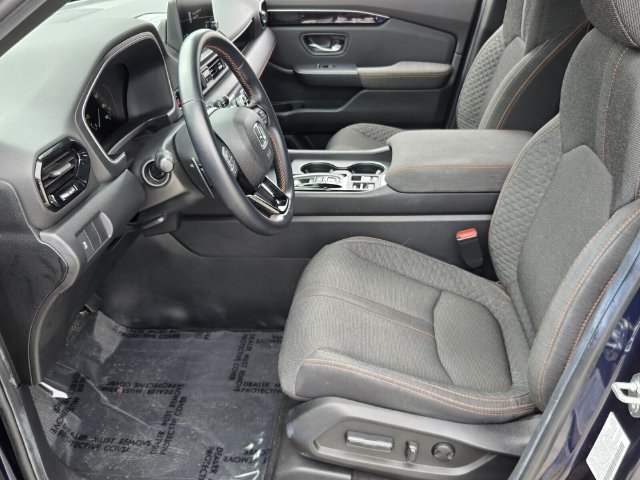 Used 2025 Honda Pilot Sport image 10