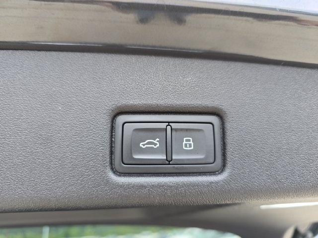 Certified 2025 Audi Q5 Premium w/ Convenience Package AWD/4WD image 16