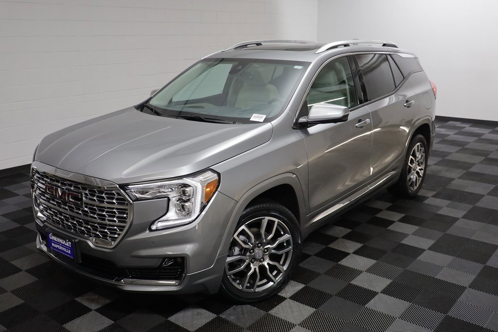 Used 2024 GMC Terrain Denali w/ Denali Premium Package image 2