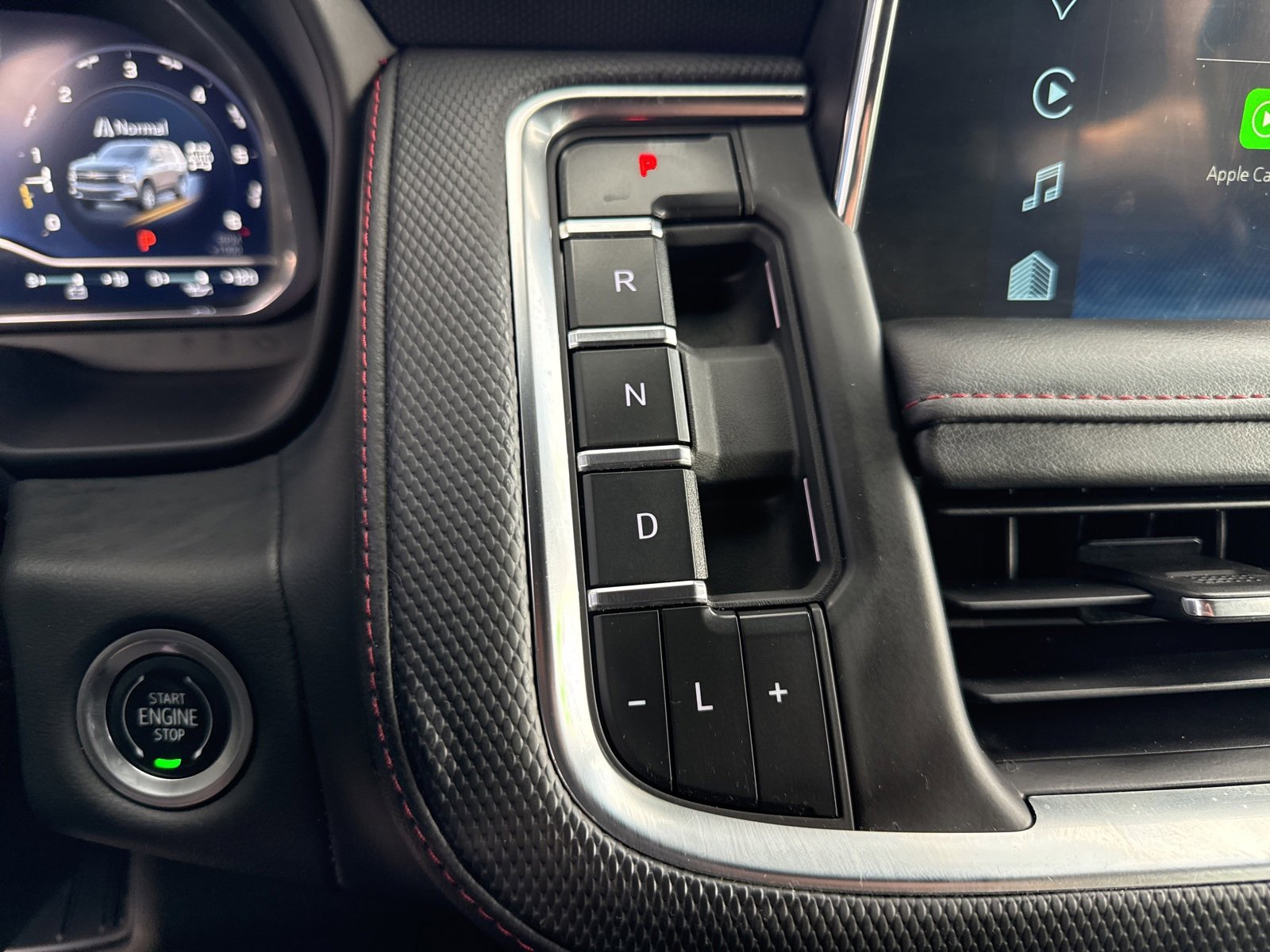 Used 2022 Chevrolet Suburban RST w/ Luxury Package image 24