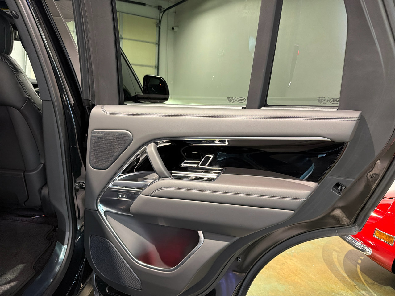 Used 2024 Land Rover Range Rover SE image 31