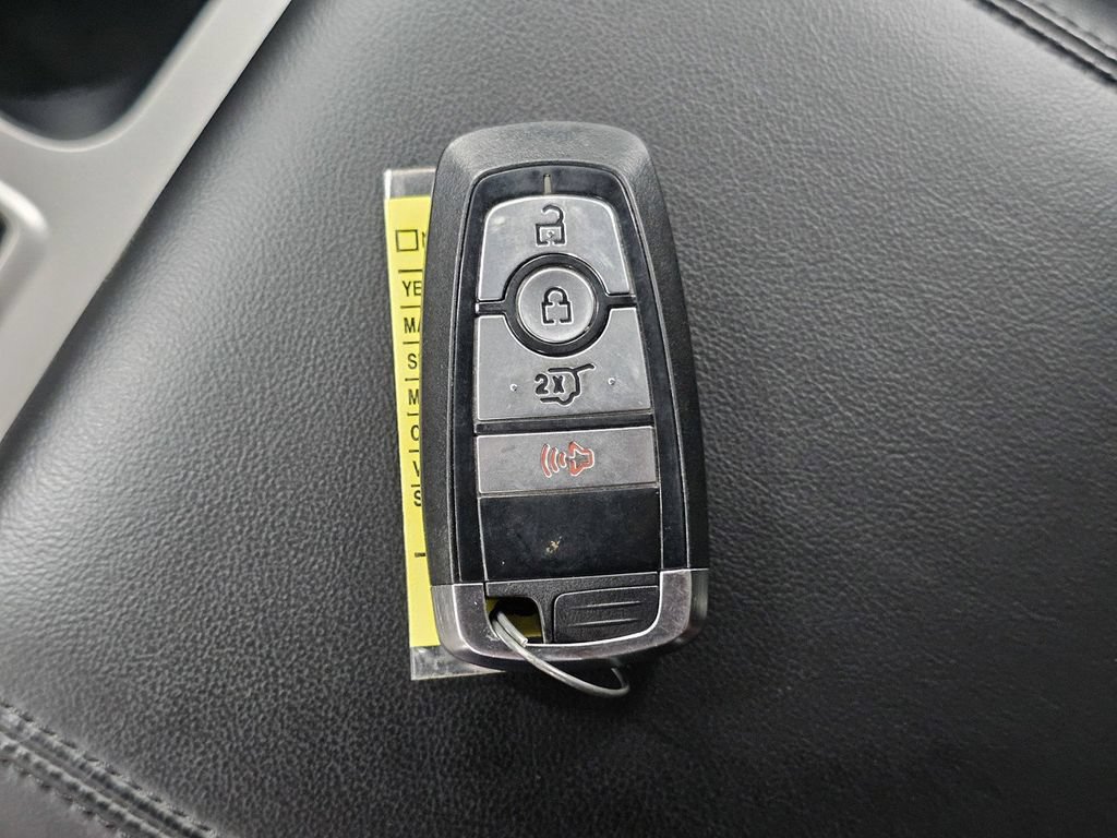Used 2023 Ford Explorer XLT AWD/4WD image 34