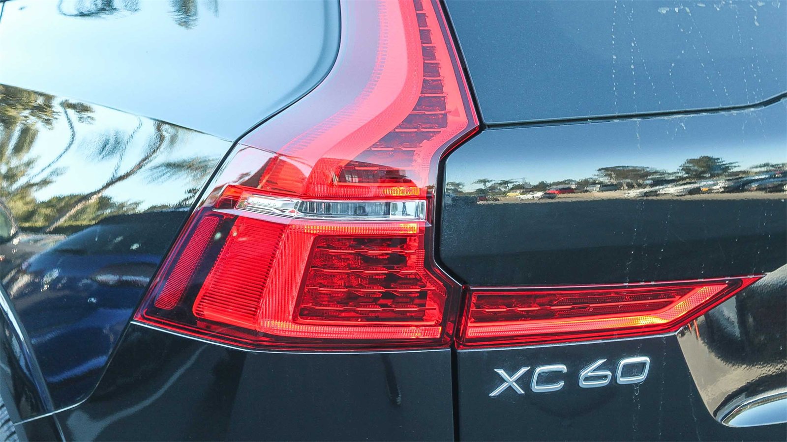 Used 2025 Volvo XC60 B5 Plus image 9