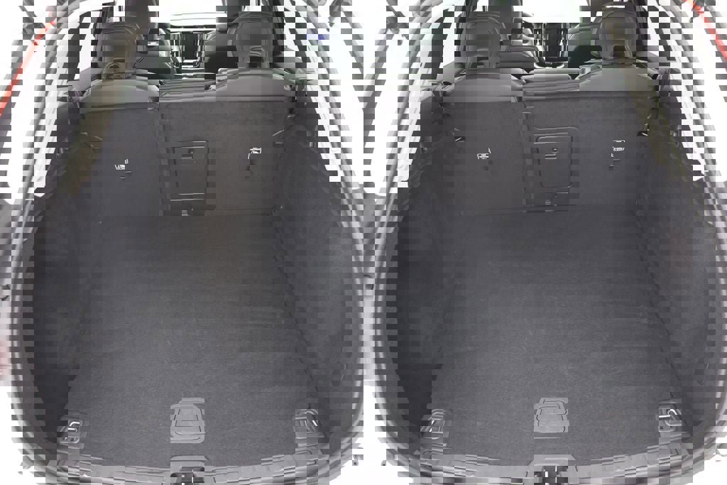 Used 2025 Volvo XC60 B5 Core image 30