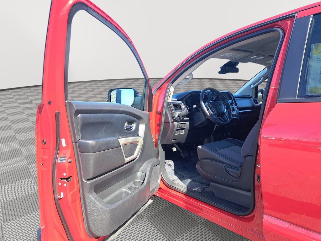 Used 2022 Nissan Titan SV AWD/4WD image 11