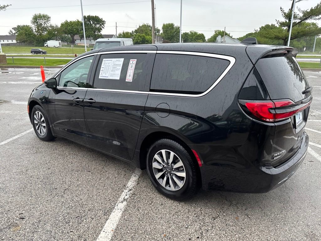 Used 2023 Chrysler Pacifica Touring-L FWD image 18