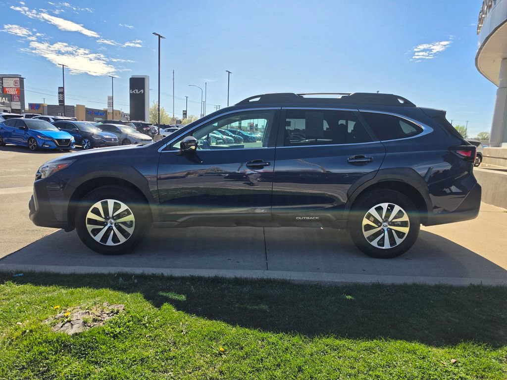 Used 2025 Subaru Outback Premium image 8