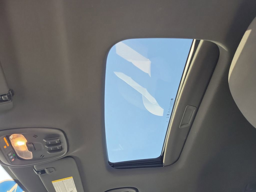 Used 2024 Chevrolet Trax RS w/ Sunroof Package image 31