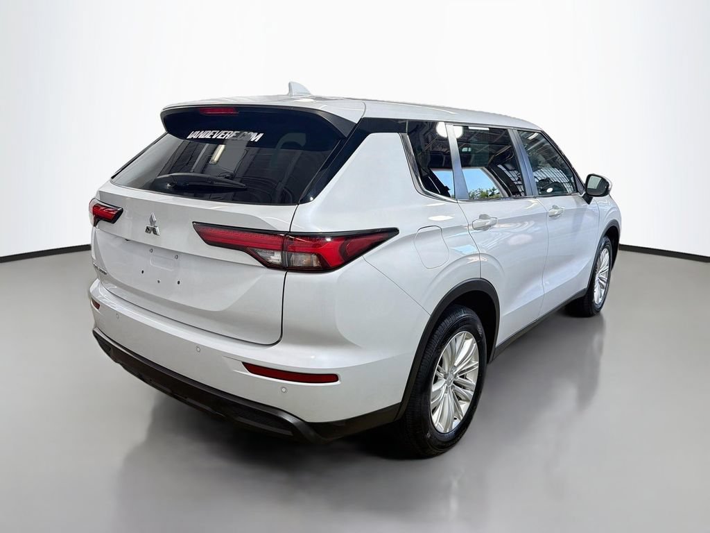 Used 2023 Mitsubishi Outlander ES AWD/4WD image 9