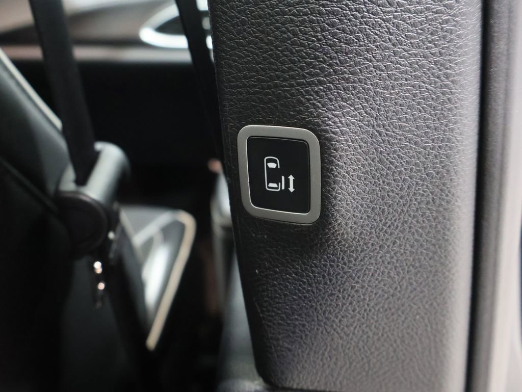 Certified 2025 Chrysler Pacifica Limited image 26