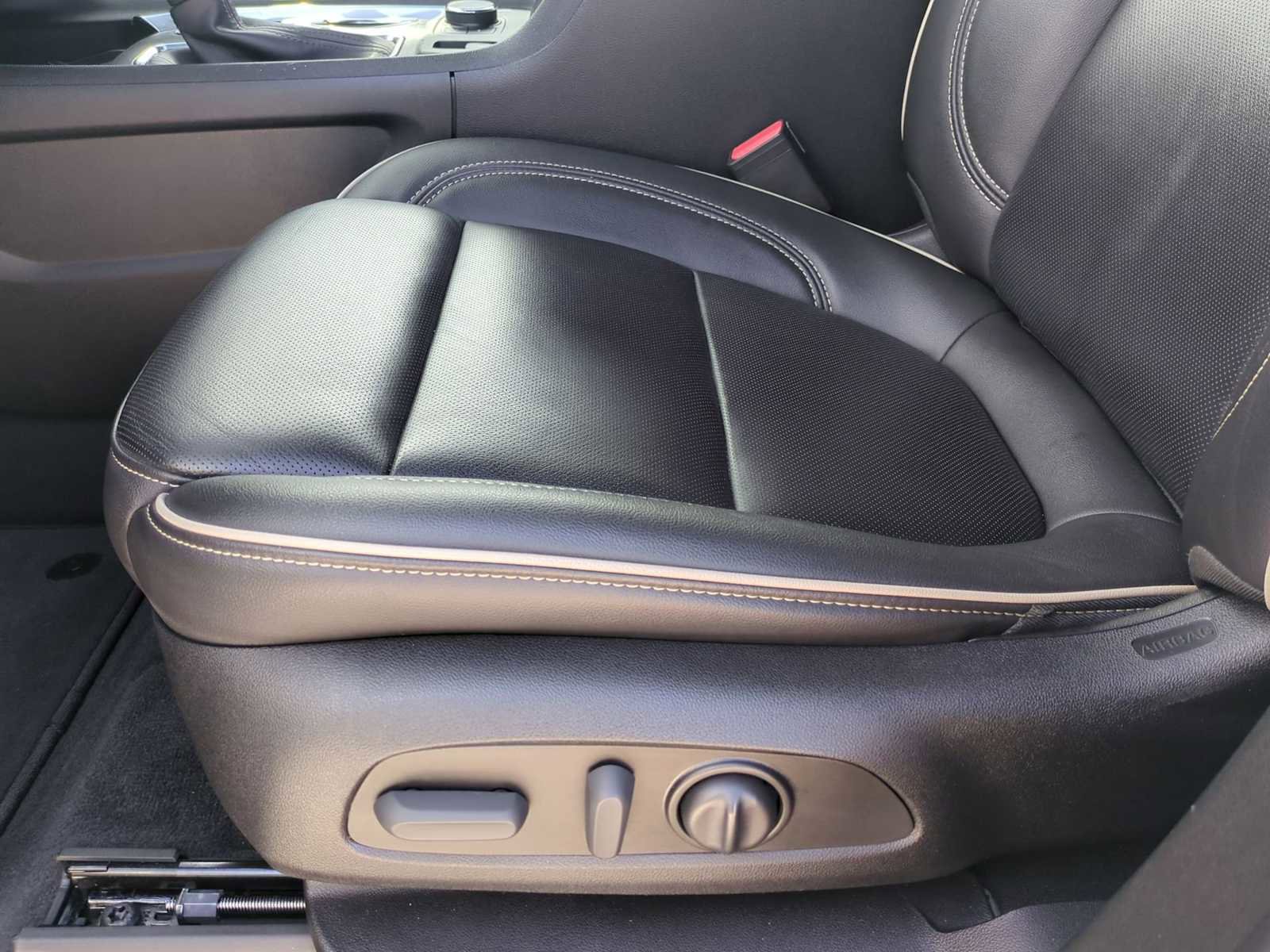 Used 2023 Chevrolet Traverse Premier image 19