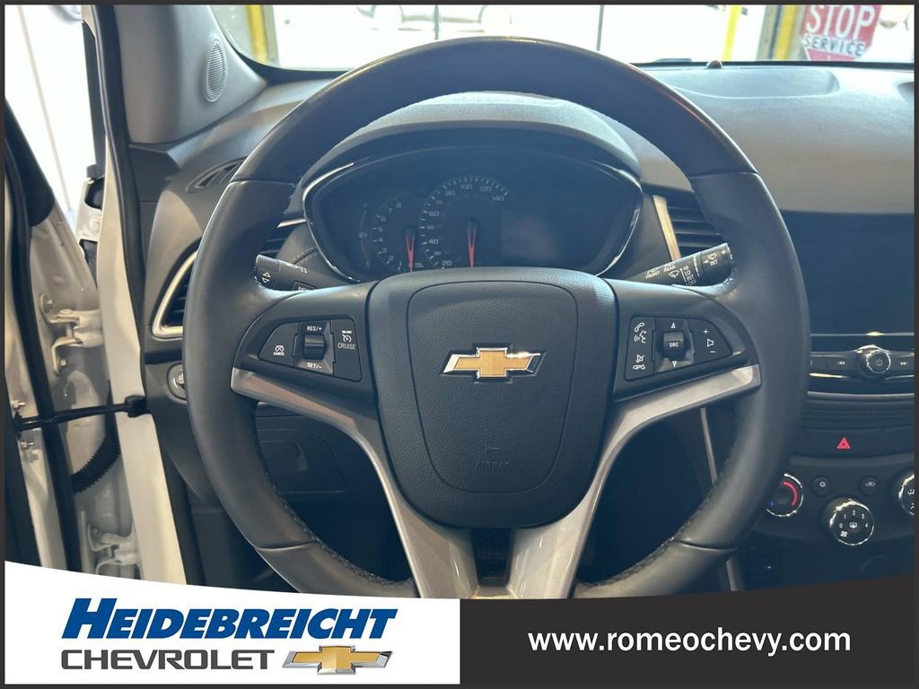 Used 2022 Chevrolet Trax LT w/ LT Convenience Package image 18
