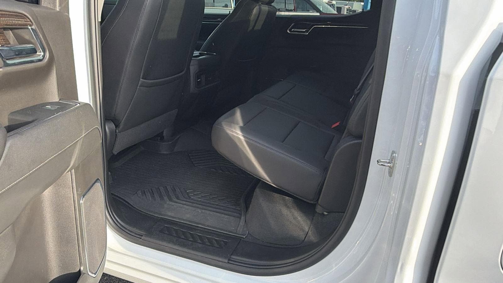 Used 2024 Chevrolet Silverado 1500 LT Trail Boss w/ Convenience Package II AWD/4WD image 19