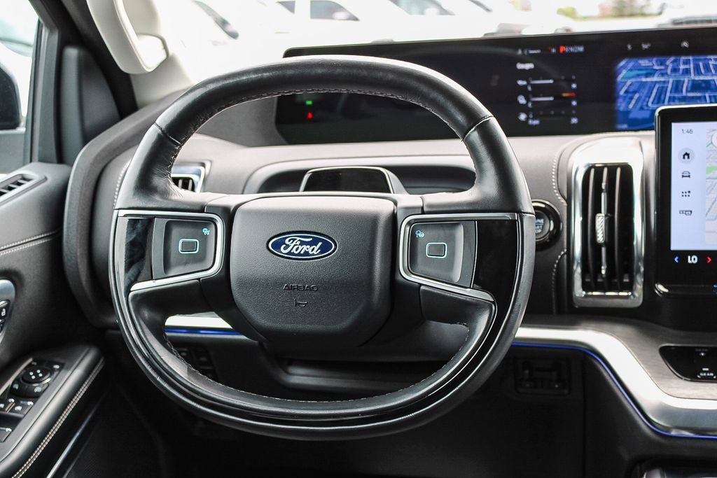 Used 2025 Ford Expedition Platinum AWD/4WD image 16