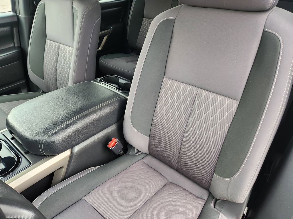 Used 2024 Nissan Titan SV w/ SV Bronze Edition Package image 8