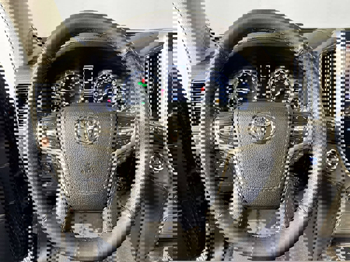 Used 2017 Toyota Land Cruiser image 12