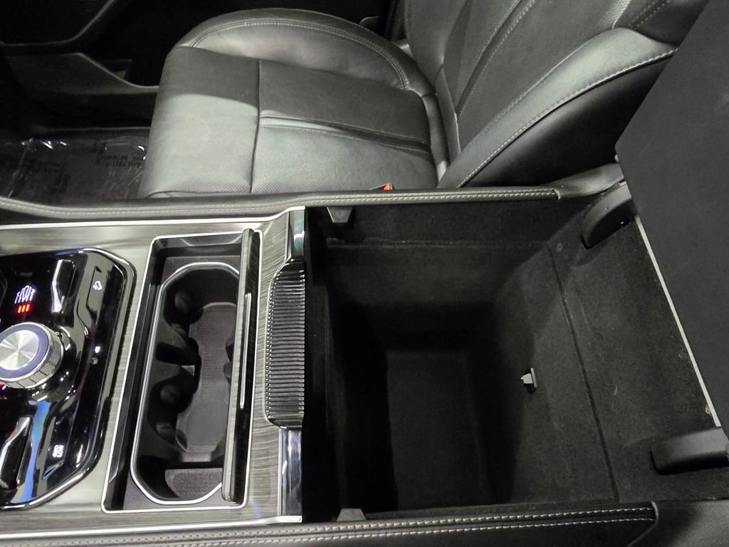 Used 2023 Jeep Wagoneer L Series III w/ Preferred Equipment Group image 28