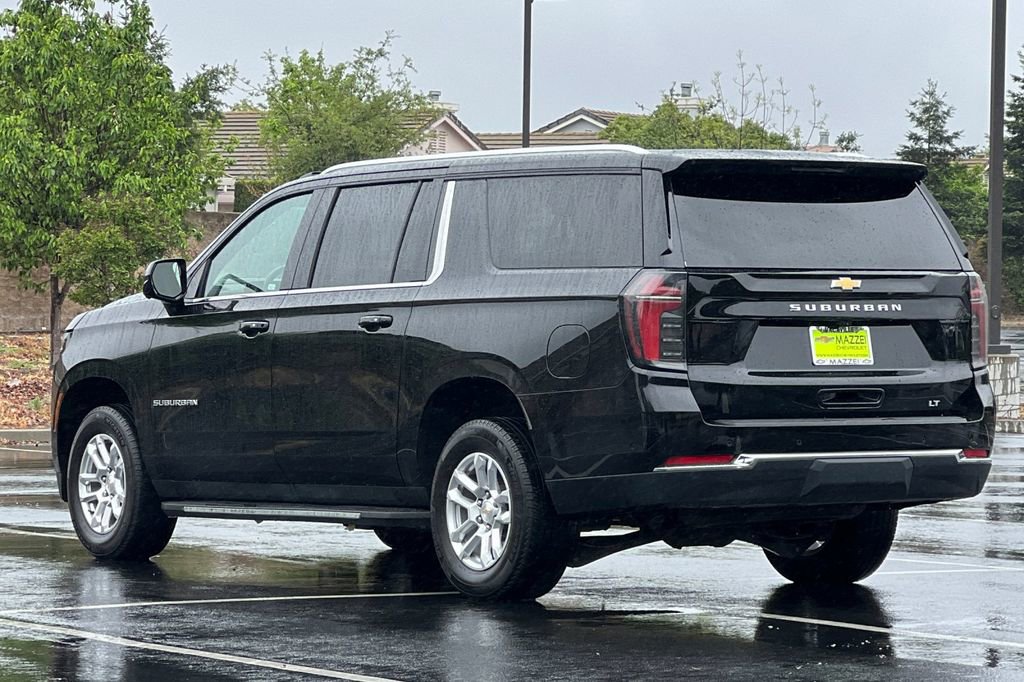 Used 2025 Chevrolet Suburban LT AWD/4WD image 3