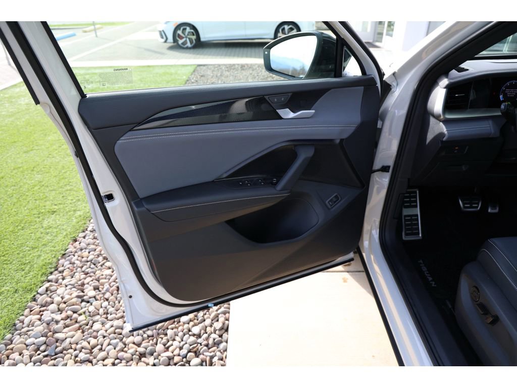 New 2026 Volkswagen Tiguan SE R-Line image 15