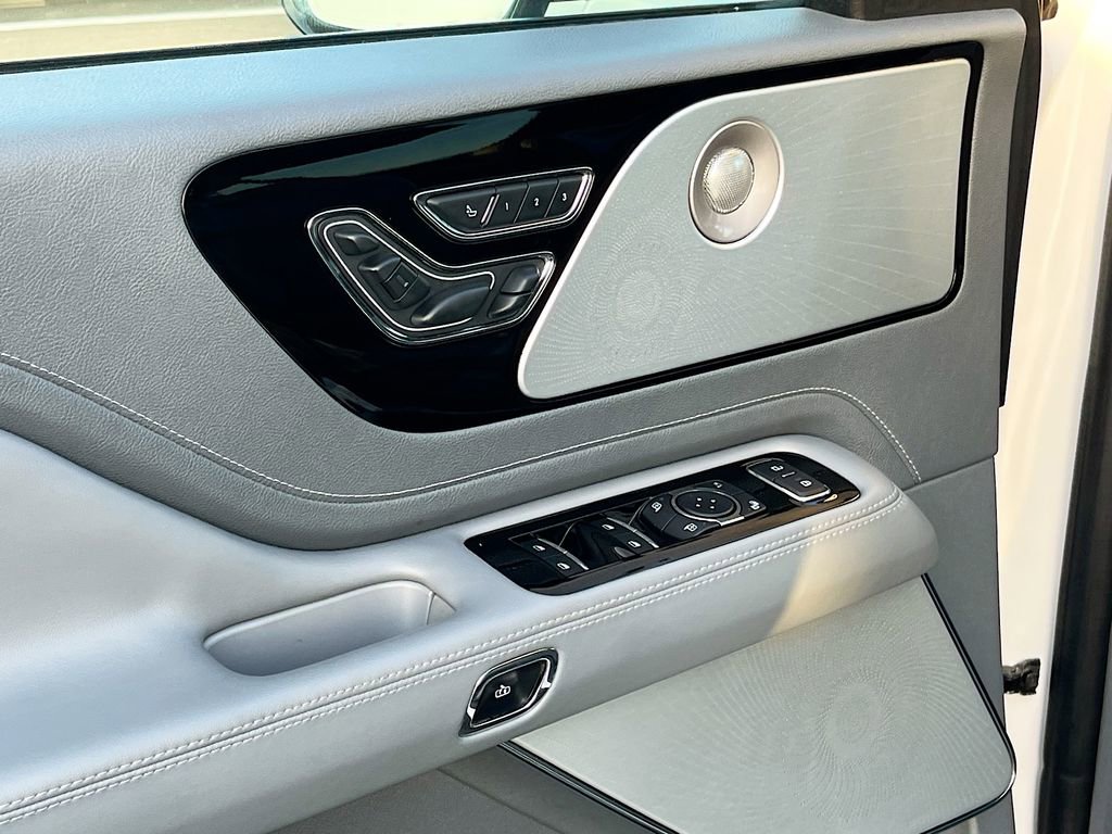 Used 2020 Lincoln Aviator Reserve w/ Equipment Group 202A image 18