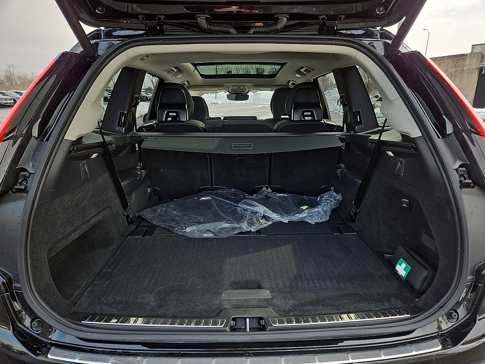 Certified 2025 Volvo XC90 T8 Ultra w/ Protection Package Premier image 29