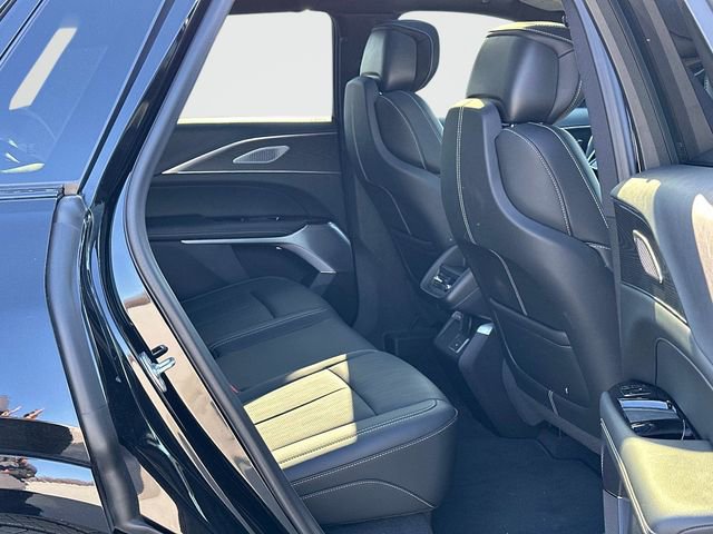 Used 2025 Cadillac Lyriq Luxury image 21