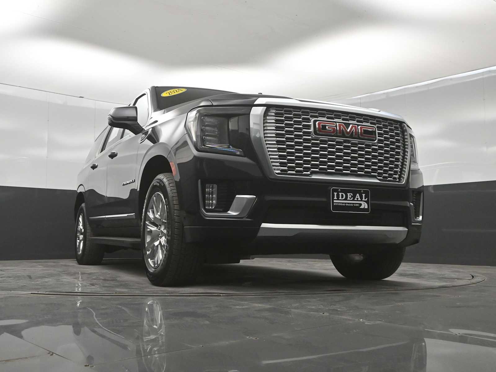 Used 2024 GMC Yukon XL Denali w/ Advanced Technology Package AWD/4WD image 36