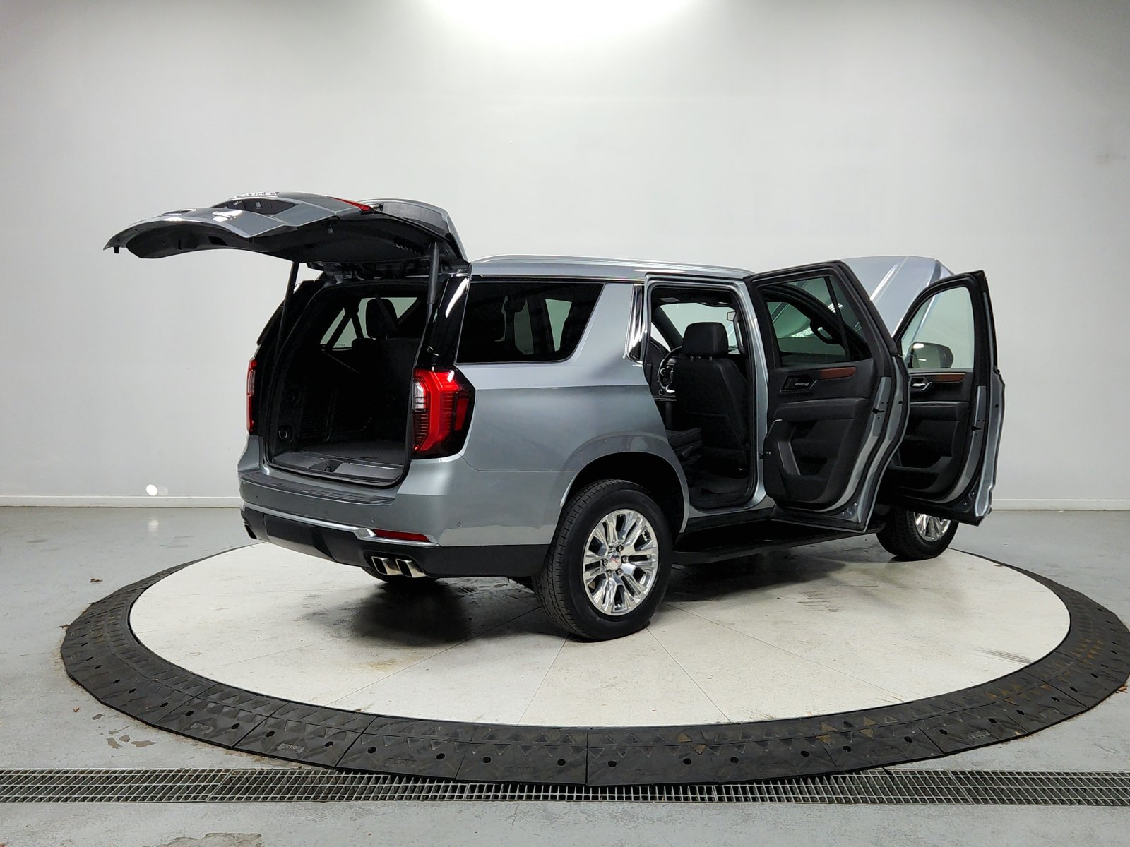 Used 2025 GMC Yukon Denali AWD/4WD image 16