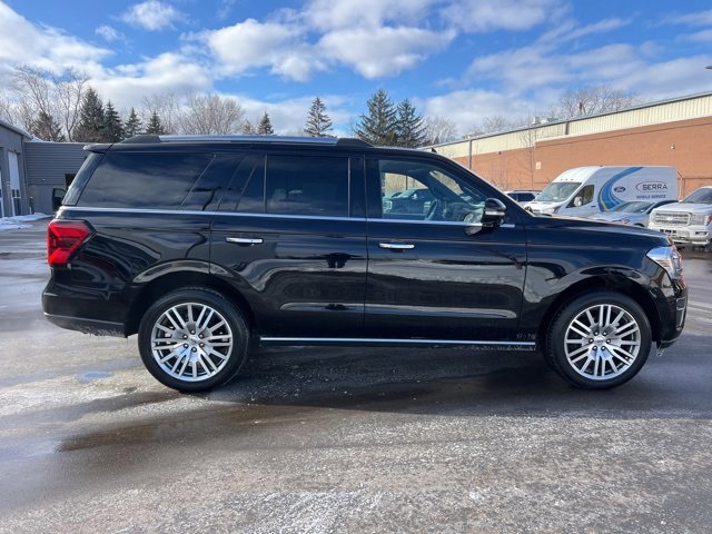 Used 2023 Ford Expedition Limited image 4