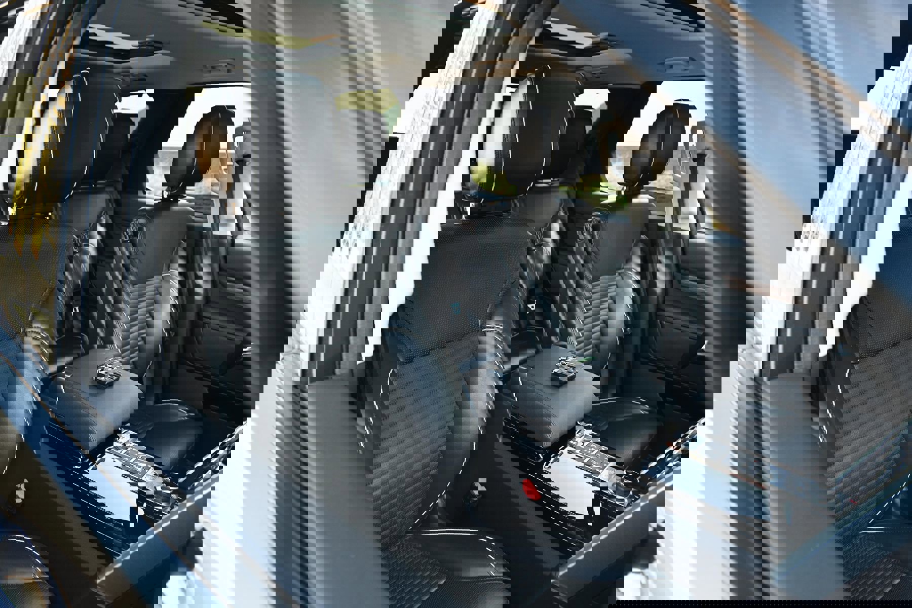 Used 2020 Land Rover Discovery HSE AWD/4WD image 11