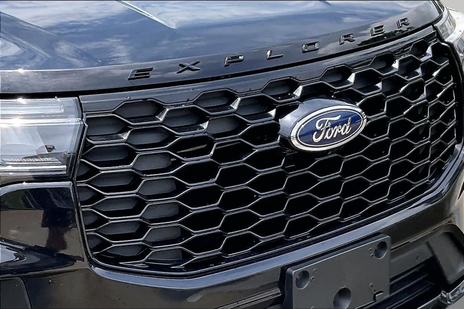 Used 2025 Ford Explorer ST-Line w/ ST-Line Street Pack AWD/4WD image 56
